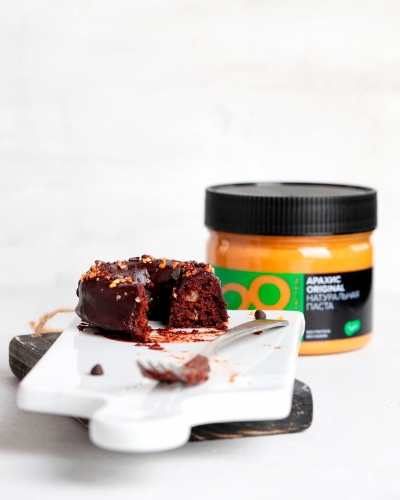 Ореховые пончики с шоколадно-арахисовой глазурью