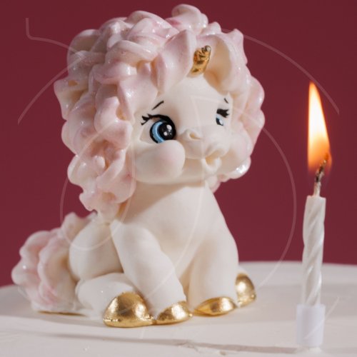 Фигурка из шоколадной глазури "Единорог со свечкой" 