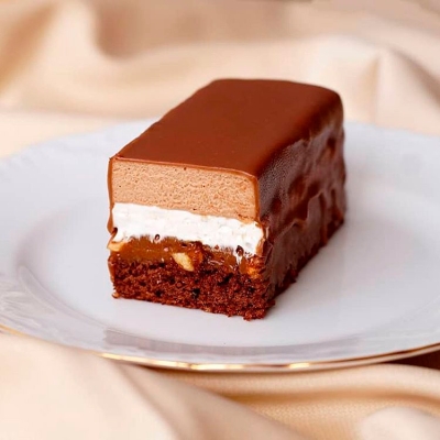 Нарезное пирожное Сникерс